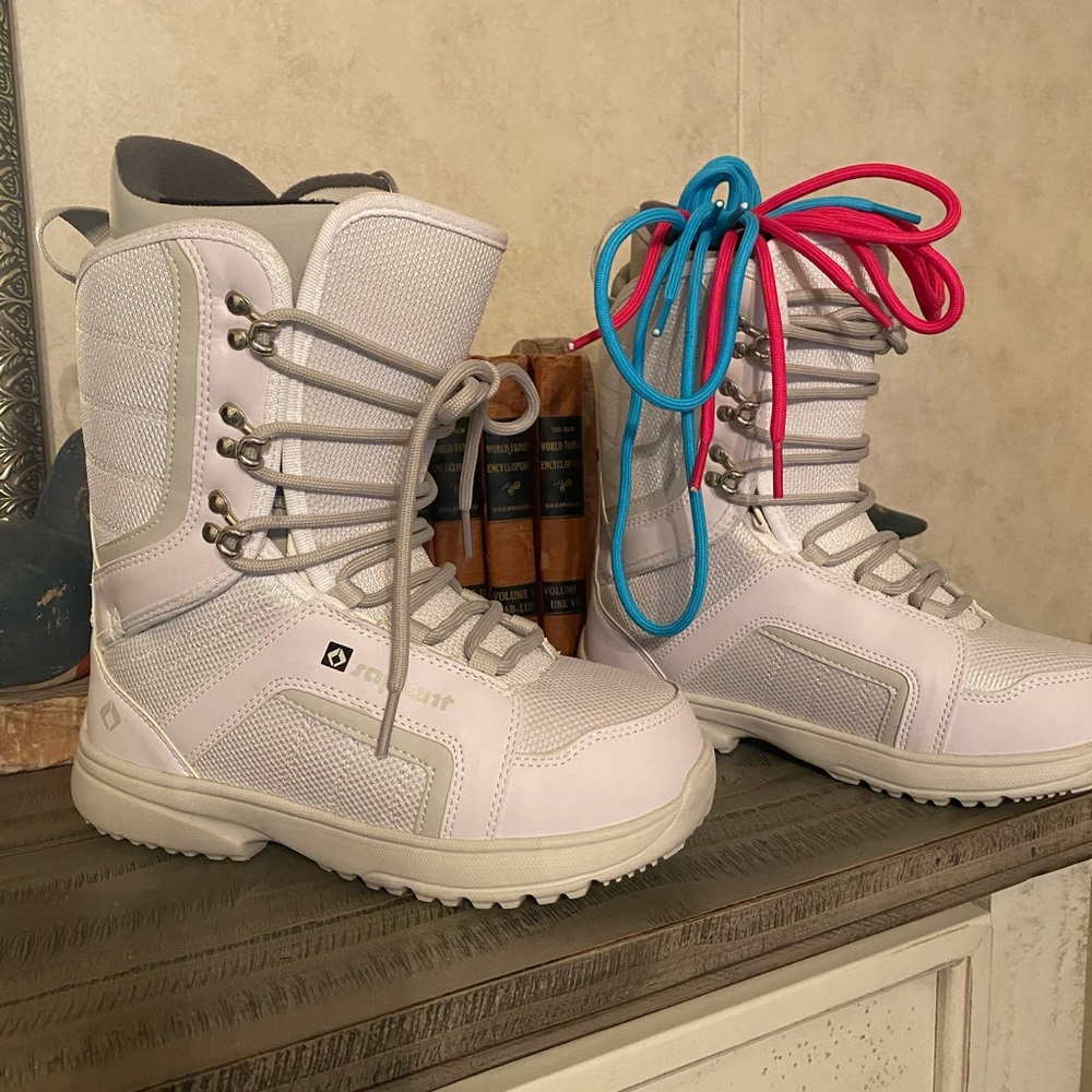 Snow boots